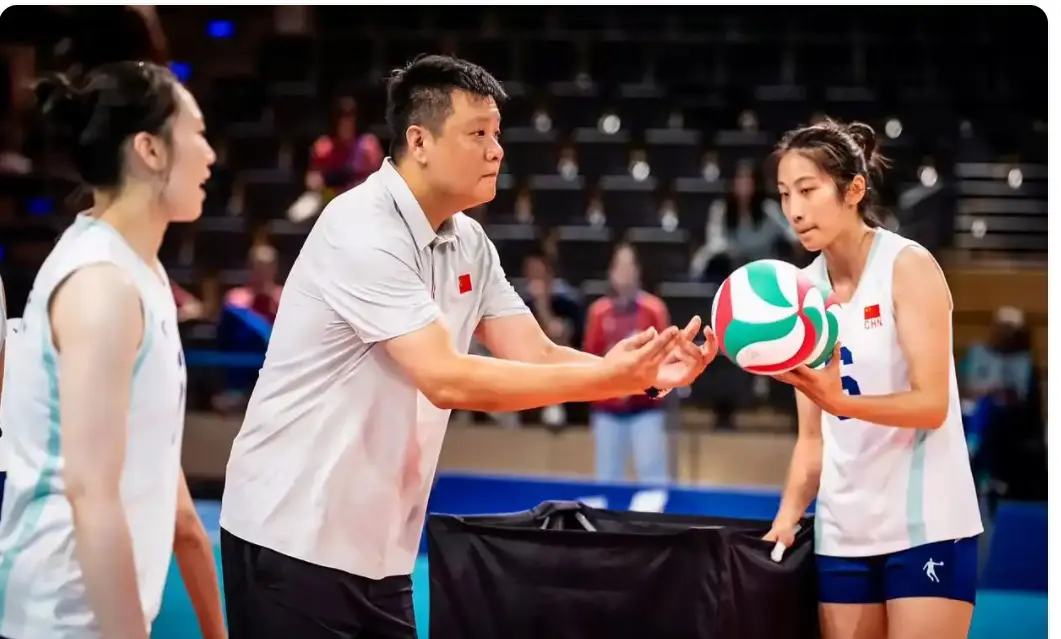 小组赛里, 中国女排迟, 但中国女排