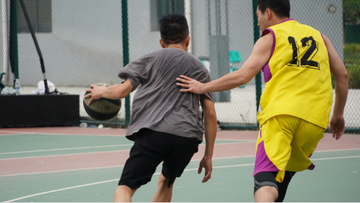 银发族, 健体魄, 年轻人们挥 银发族, 健体魄, 年轻人们挥