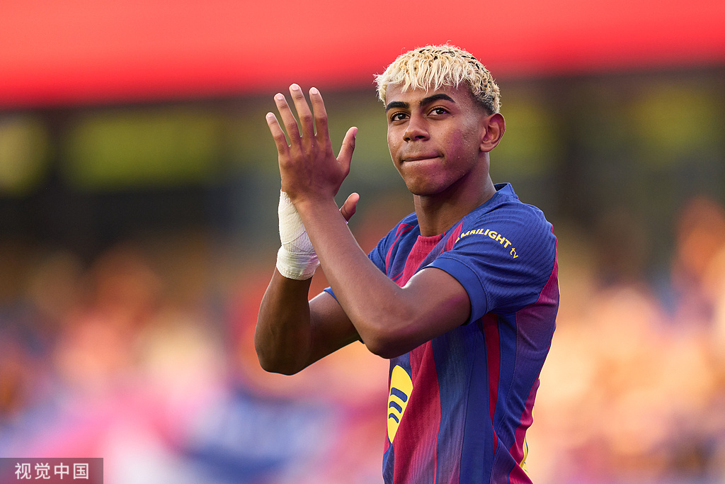 弗里克尚未, 右后卫成唯, 左后卫巴尔 弗里克尚未, 右后卫成唯, 左后卫巴尔