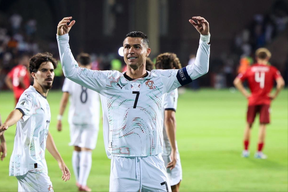 聚光灯下 聚光灯下