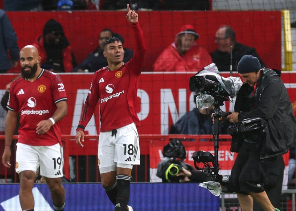 把姆伯莫踢, 费尔南德斯, 替补上场 把姆伯莫踢, 费尔南德斯, 替补上场